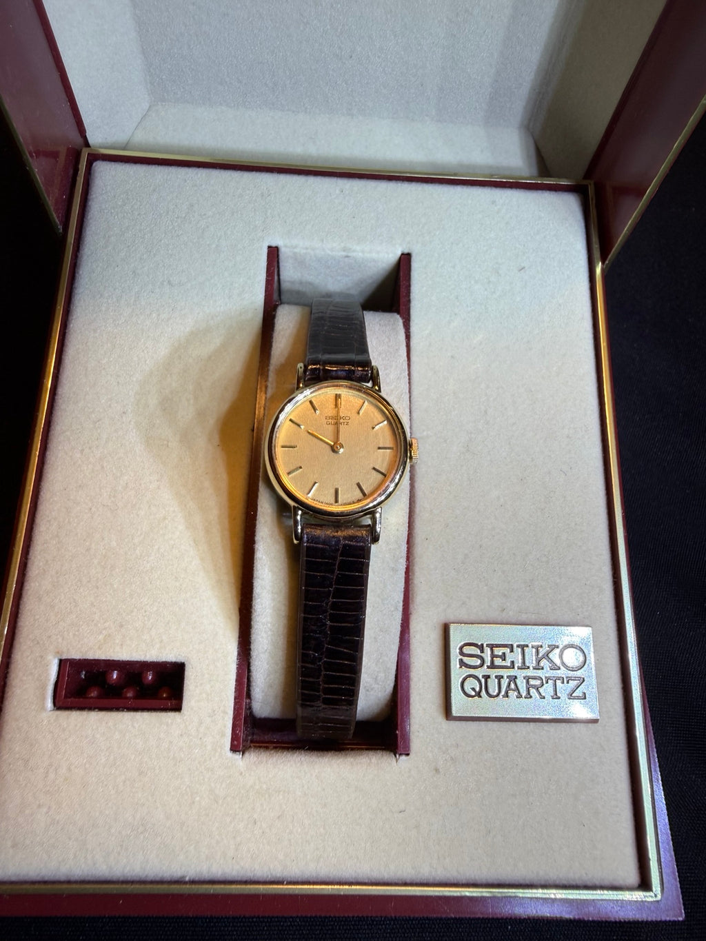 Vintage Seiko Quartz Ladies Dress Watch w/ Box – Gold Tone Minimalist Dial – Classic Leather Strap
