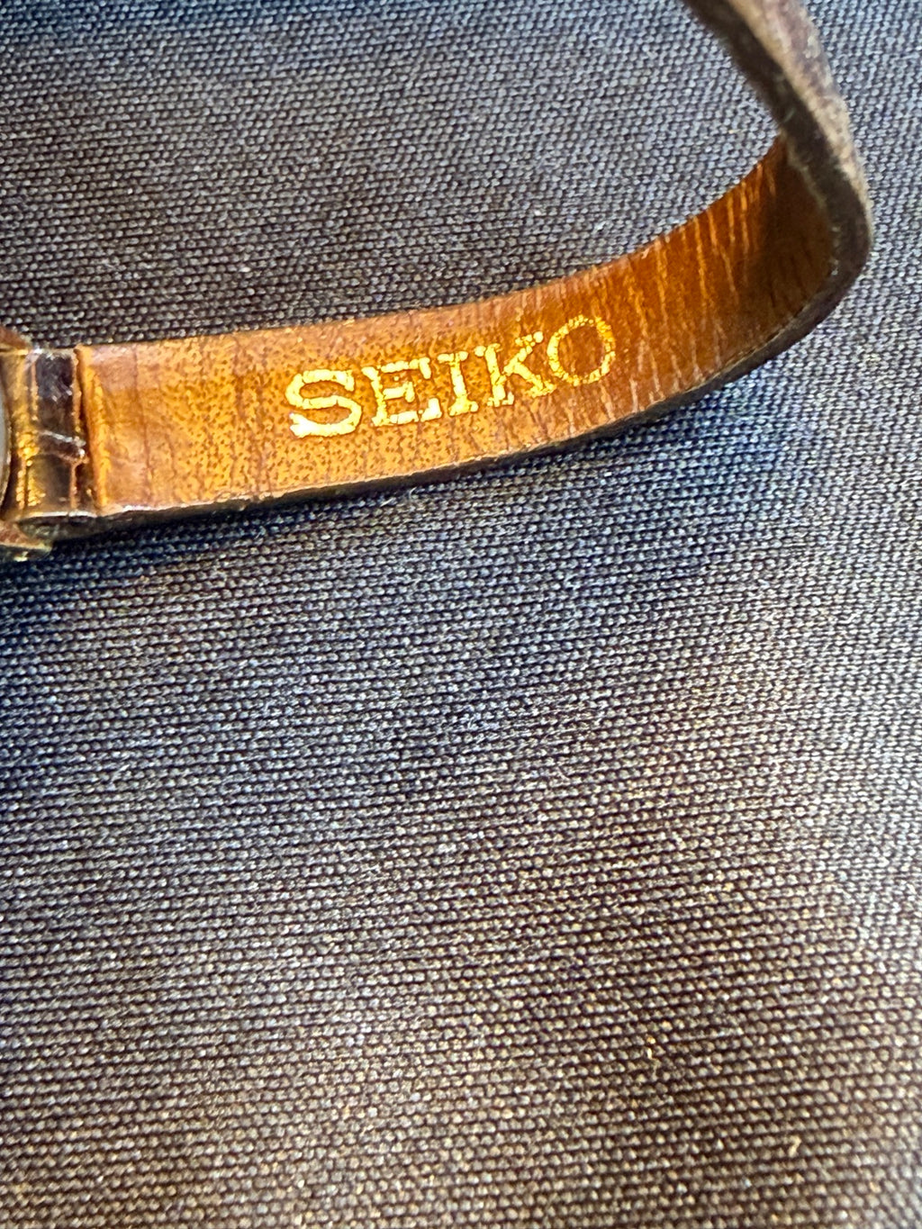 Vintage Seiko Quartz Ladies Dress Watch w/ Box – Gold Tone Minimalist Dial – Classic Leather Strap