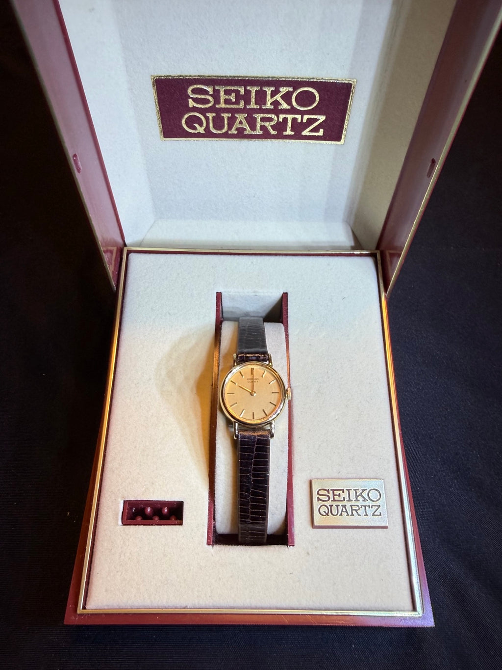 Vintage Seiko Quartz Ladies Dress Watch w/ Box – Gold Tone Minimalist Dial – Classic Leather Strap