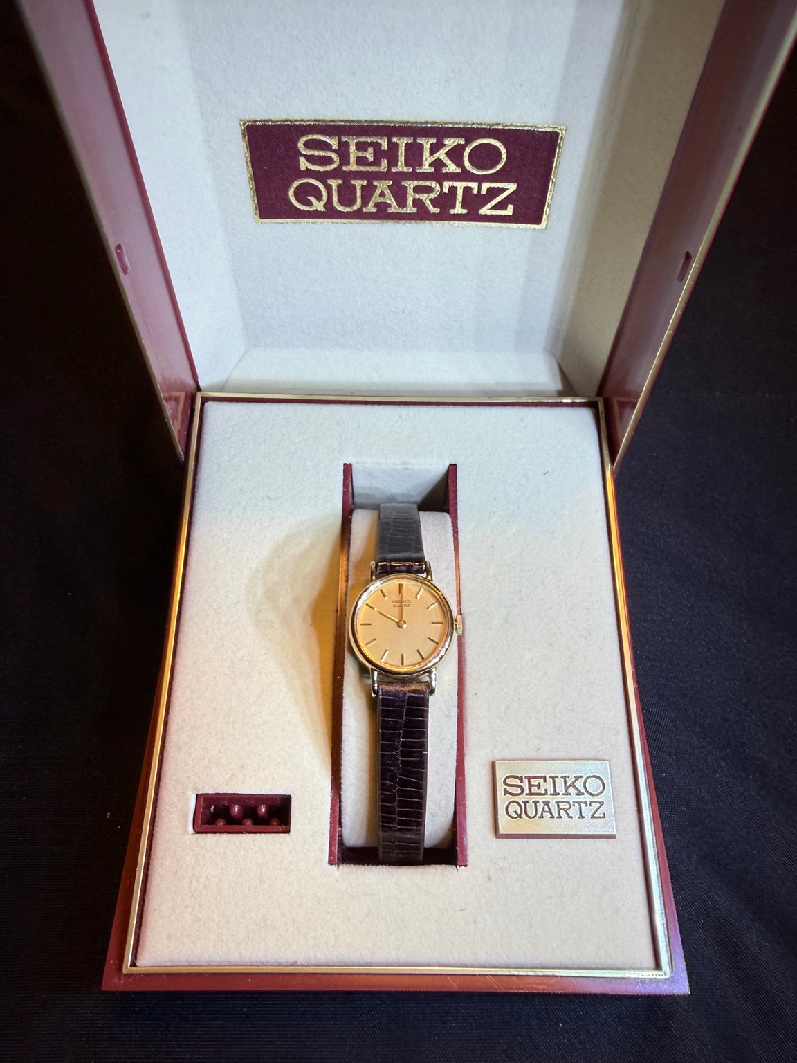 Vintage Seiko Quartz Ladies Dress Watch w/ Box – Gold Tone Minimalist Dial – Classic Leather Strap