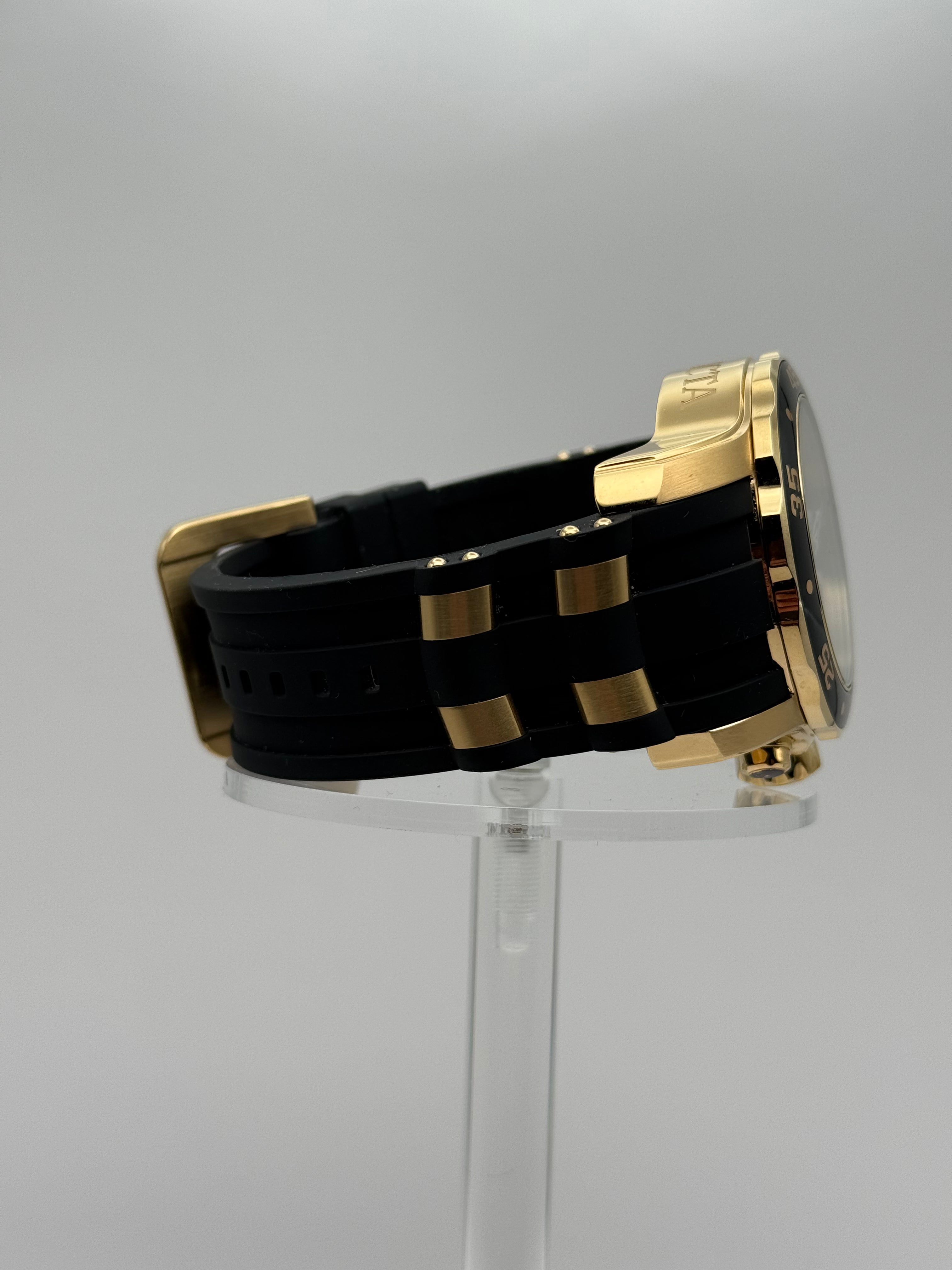 Invicta Scuba 6981 Black and Gold